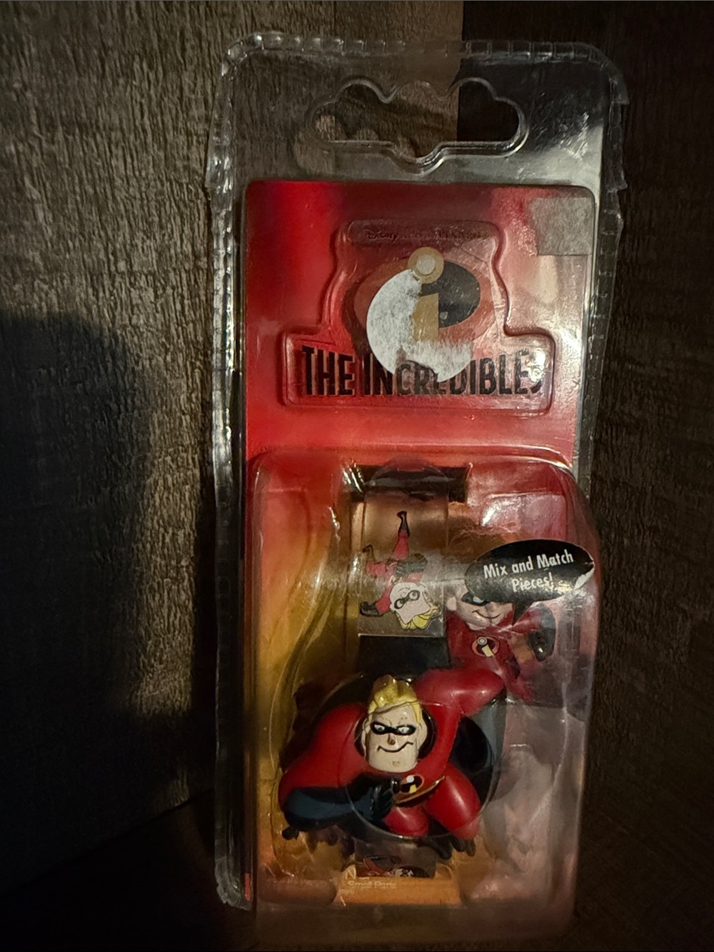 New in Box DISNEY PIXAR The INCREDIBLES Watch with interactive pieces- sealed